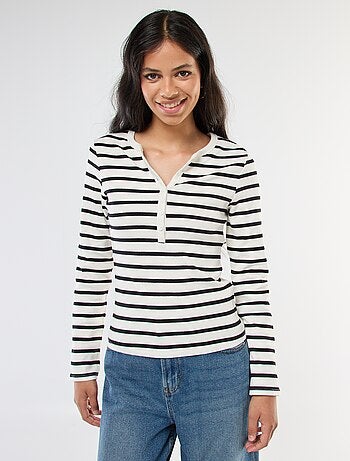 T-shirt basic a costine con collo alla tunisina