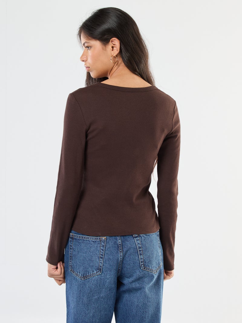 T-shirt basic a costine con collo alla tunisina Marrone - Kiabi