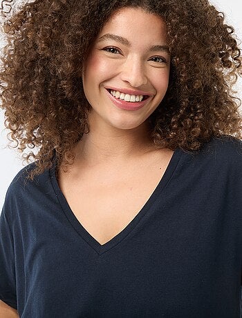 T-shirt basic a maniche corte e scollo a V