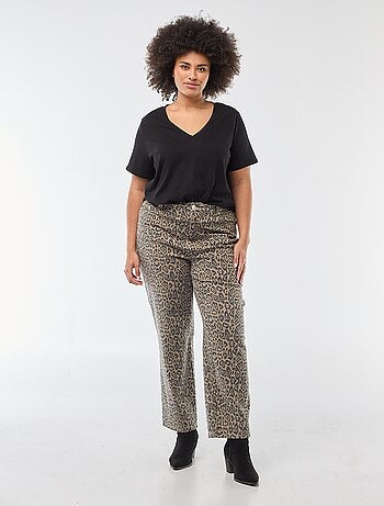 T-shirt basic a maniche corte e scollo a V