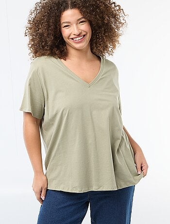 T-shirt basic a maniche corte e scollo a V