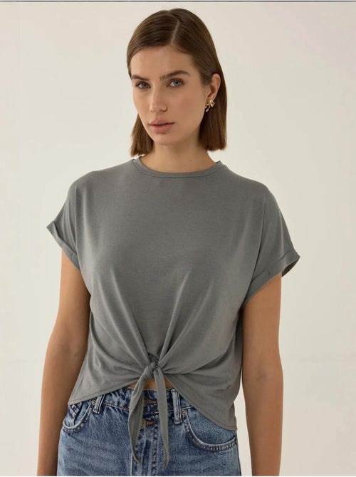 T-shirt basic cropped con girocollo hiccup - Kiabi T-shirt basic cropped con girocollo hiccup - Kiabi