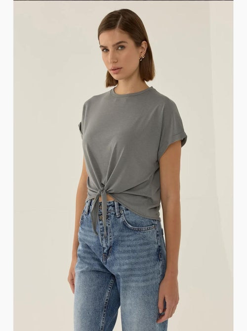 T-shirt basic cropped con girocollo hiccup - Kiabi T-shirt basic cropped con girocollo hiccup - Kiabi