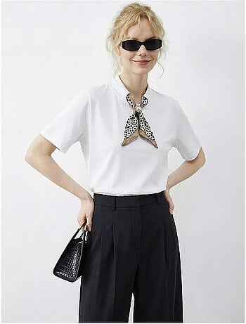 T-shirt basic girocollo con dettaglio accessorio lucci