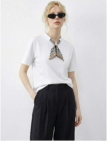 T-shirt basic girocollo con dettaglio accessorio lucci