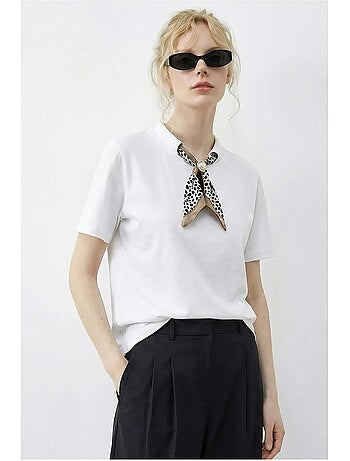 T-shirt basic girocollo con dettaglio accessorio lucci