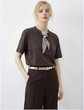 T-shirt basic girocollo con dettaglio accessorio lucci