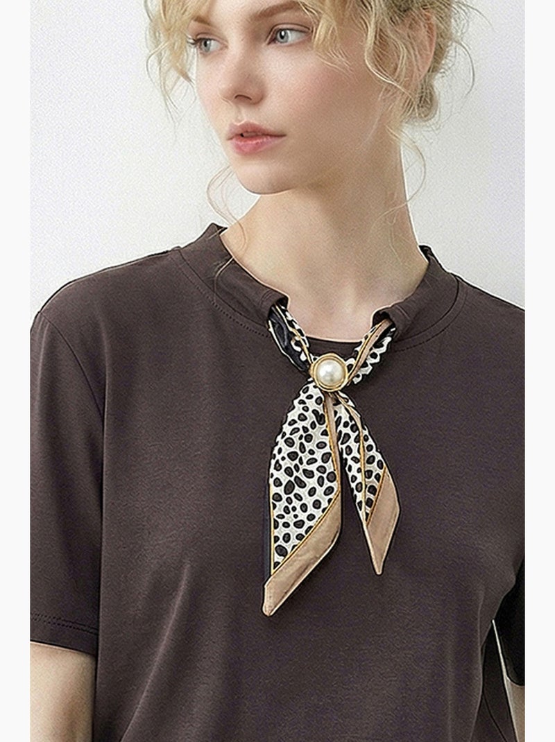T-shirt basic girocollo con dettaglio accessorio lucci Marrone scuro - Kiabi