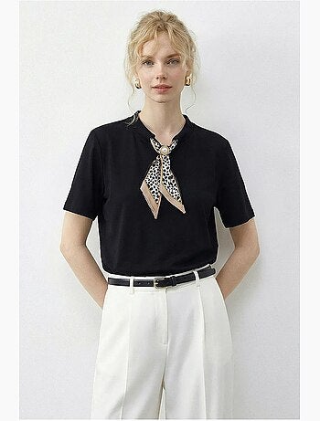 T-shirt basic girocollo con dettaglio accessorio lucci