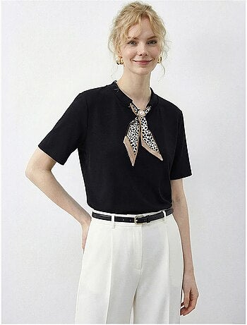T-shirt basic girocollo con dettaglio accessorio lucci