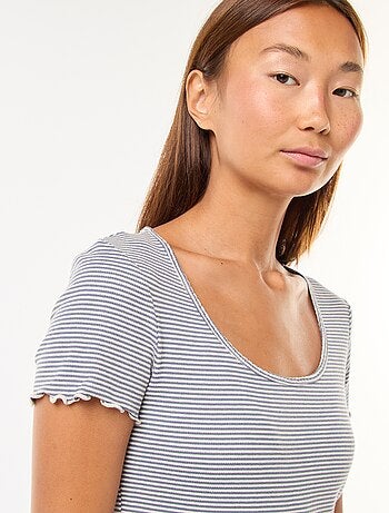T-shirt basic in maglia a costine a maniche corte