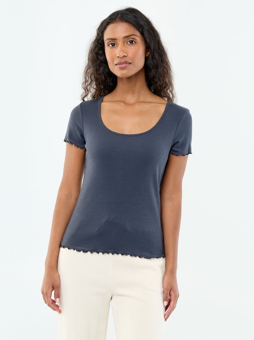 T-shirt basic in maglia a costine a maniche corte - Kiabi T-shirt basic in maglia a costine a maniche corte - Kiabi