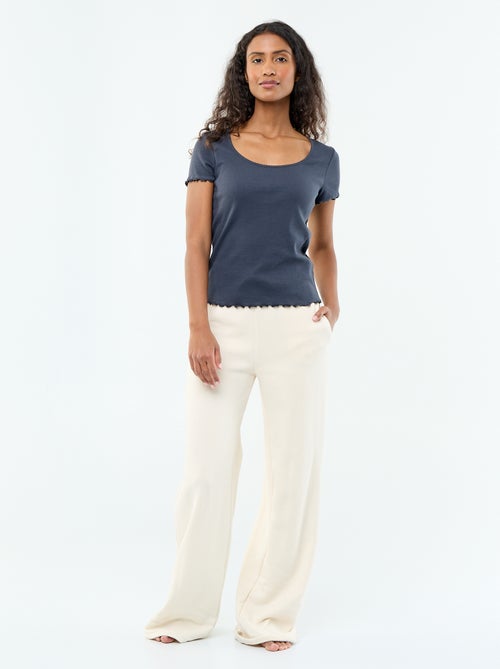 T-shirt basic in maglia a costine a maniche corte - Kiabi T-shirt basic in maglia a costine a maniche corte - Kiabi