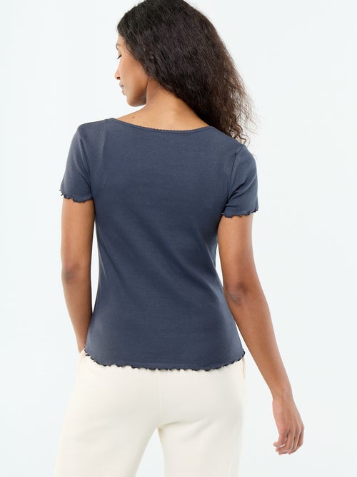 T-shirt basic in maglia a costine a maniche corte - Kiabi T-shirt basic in maglia a costine a maniche corte - Kiabi