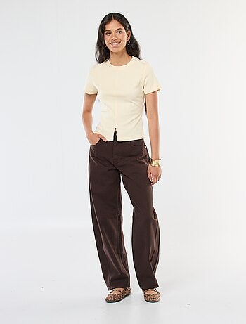 T-shirt basic in maglia a costine sottili