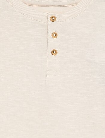 T-shirt basica con collo alla tunisina