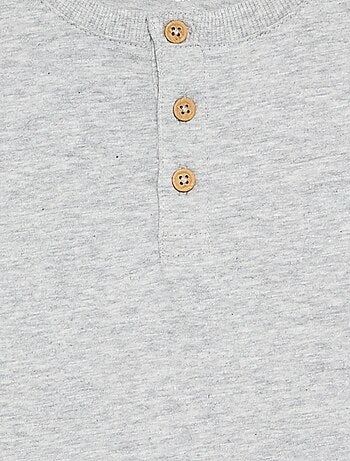 T-shirt basica con collo alla tunisina