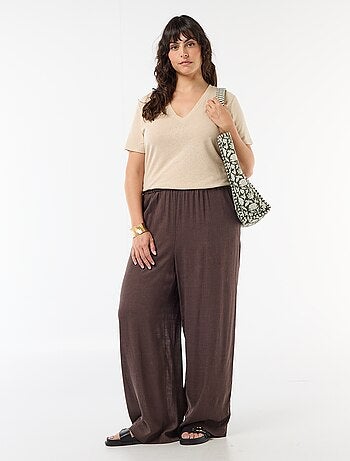 T-shirt basico scollo a V e maniche corte