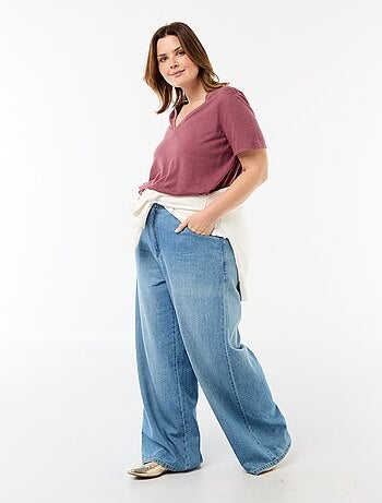 T-shirt basico scollo a V e maniche corte