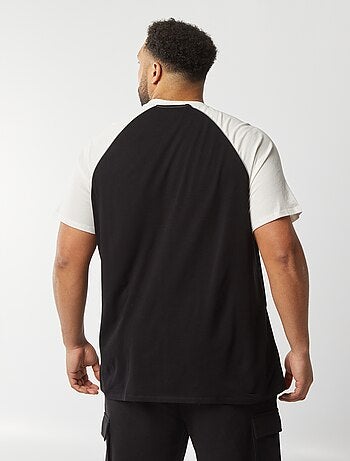 T-shirt bicolore con maniche corte raglan