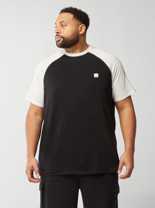 T-shirt bicolore con maniche corte raglan