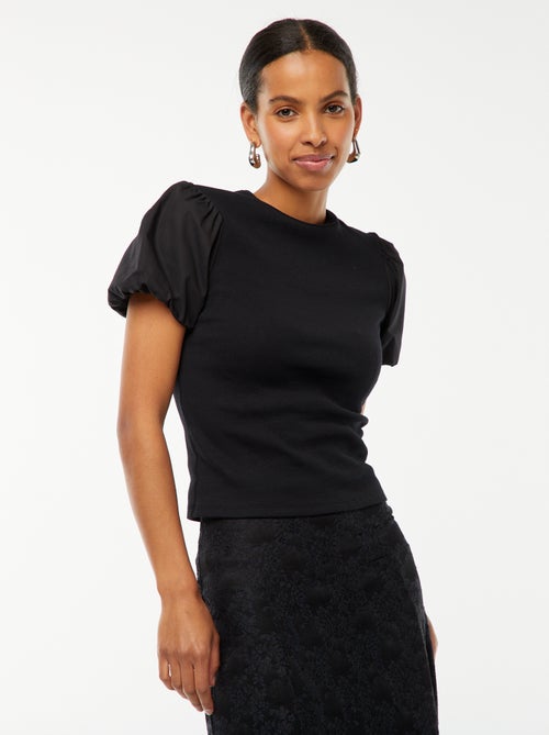 T-shirt bimateriale sciancrata con maniche a sbuffo - Kiabi