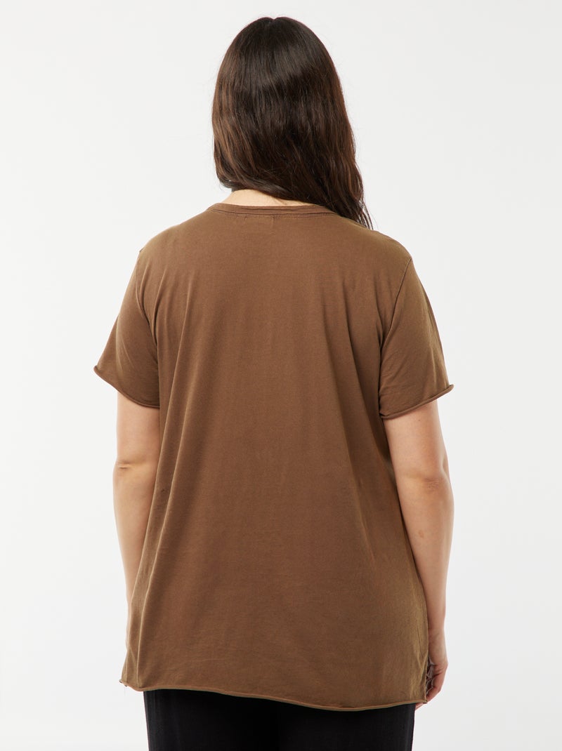 T-shirt 'Carmakoma' con leopardo stampato marrone - Kiabi