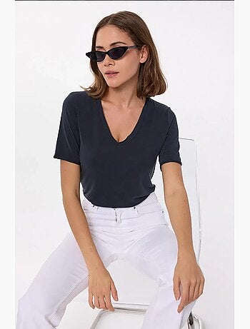 T-shirt casual con scollo a v e maniche corte hiccup