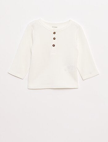 T-shirt collo serafino in tessuto goffrato