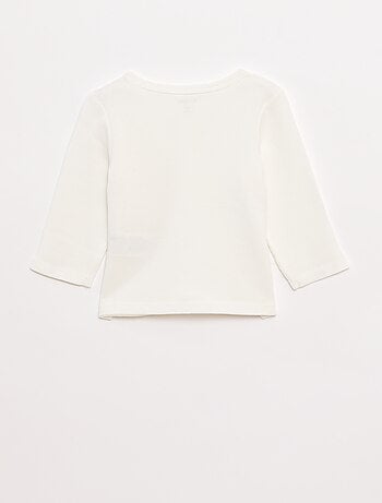 T-shirt collo serafino in tessuto goffrato