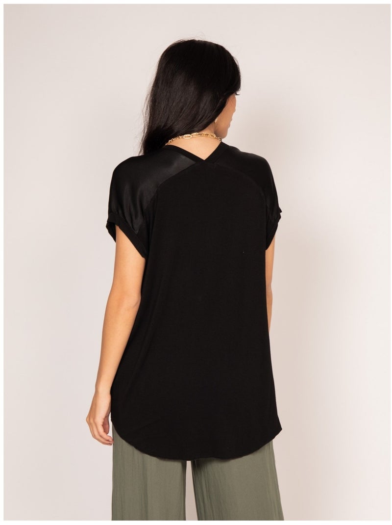 T-shirt collo V satinato FENTA Nero - Kiabi