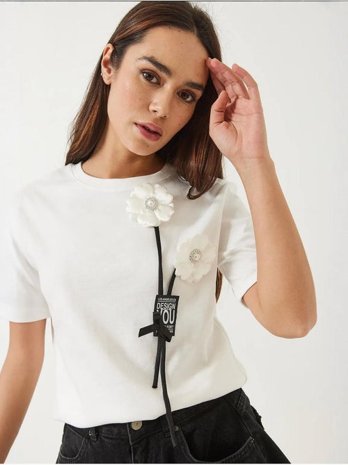 T-shirt con accessorio floreale e stemma lucci - Kiabi