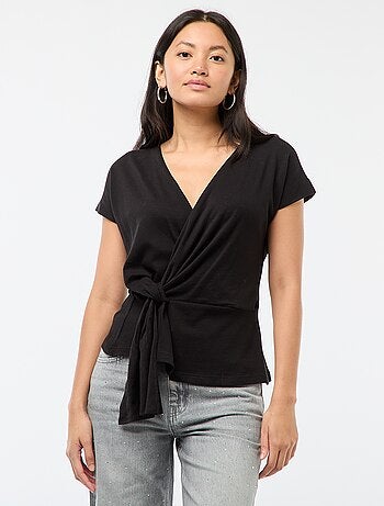 T-shirt con ampia scollatura a cuore