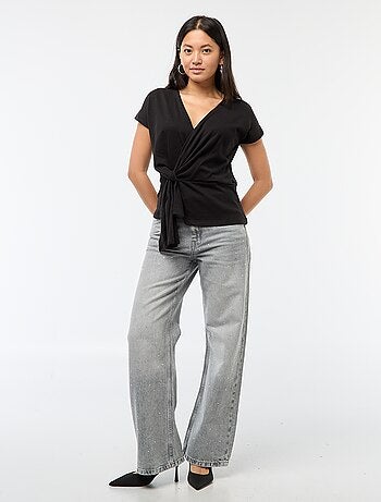 T-shirt con ampia scollatura a cuore