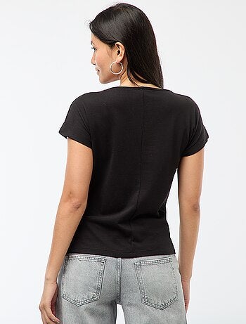 T-shirt con ampia scollatura a cuore