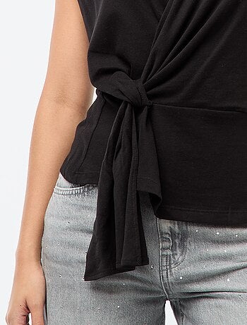 T-shirt con ampia scollatura a cuore