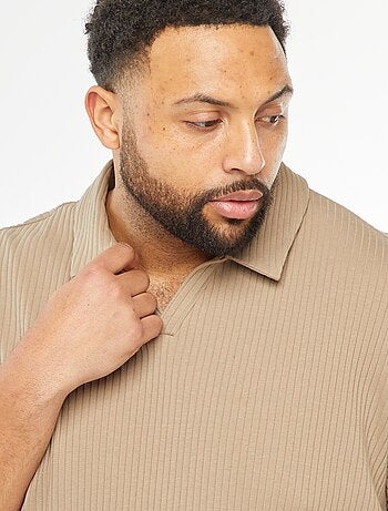 T-shirt con colletto a polo in maglia a coste