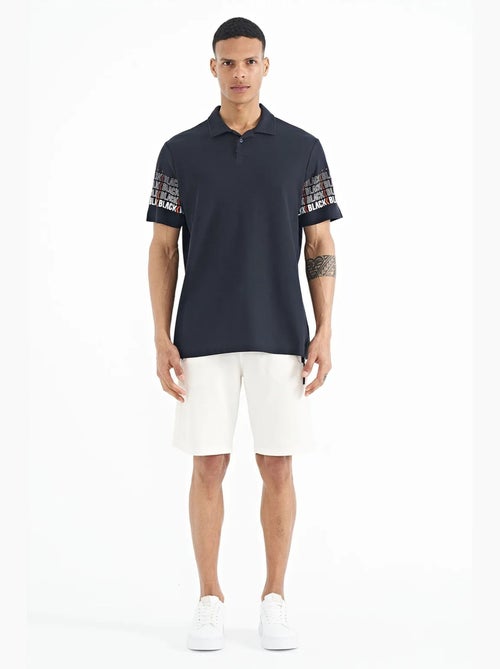 T-shirt con colletto polo stampata tommy - Kiabi T-shirt con colletto polo stampata tommy - Kiabi