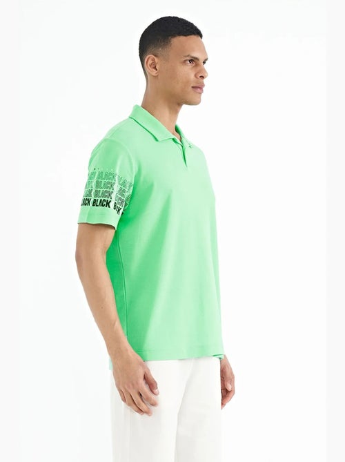 T-shirt con colletto polo stampata tommy - Kiabi T-shirt con colletto polo stampata tommy - Kiabi