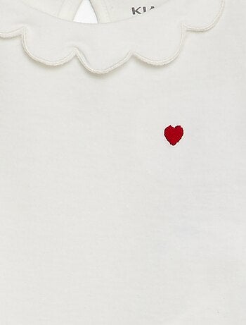T-shirt con colletto rotondo arricciato
