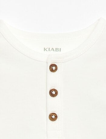 T-shirt con collo alla tunisina abbottonato