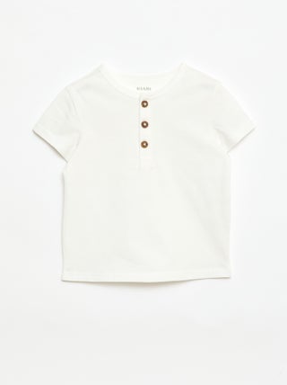 T-shirt con collo alla tunisina abbottonato