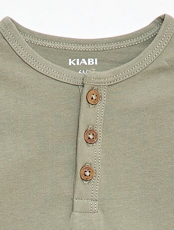 T-shirt con collo alla tunisina abbottonato