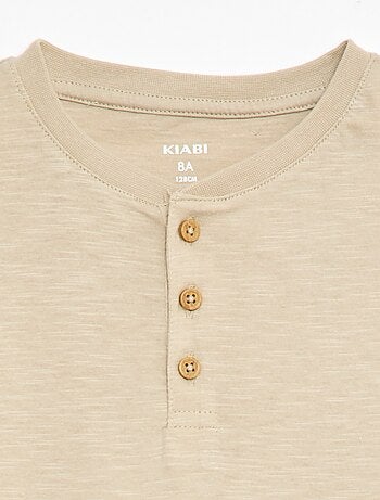 T-shirt con collo alla tunisina