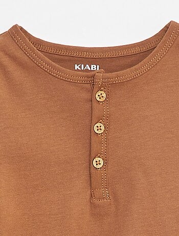 T-shirt con collo serafino