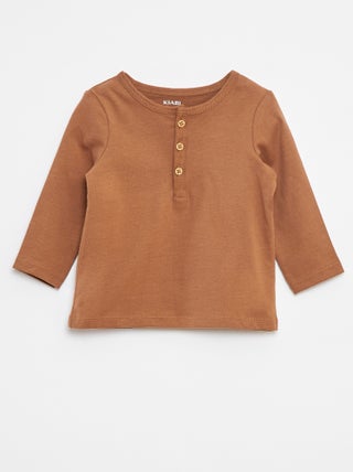 T-shirt con collo serafino