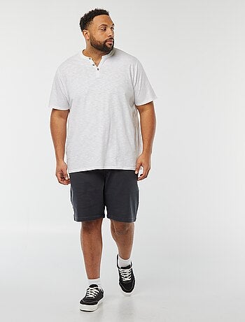 T-shirt con collo serafino