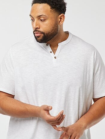 T-shirt con collo serafino