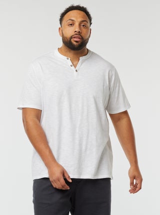 T-shirt con collo serafino