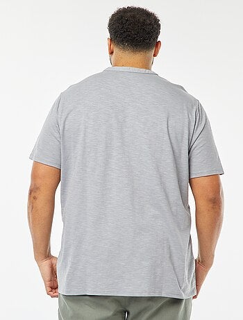 T-shirt con collo serafino